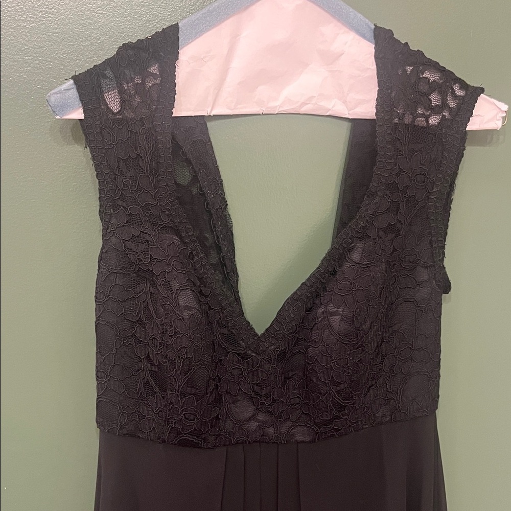 Elegant Black Formal Dress with Lace detail